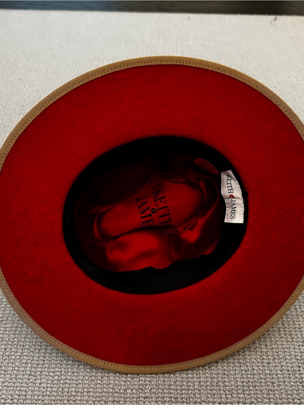 Keith James - Men's Queen Wide-Brim Felt Hat with Feather Accent Red Brim / Medi - Picture 4 of 5